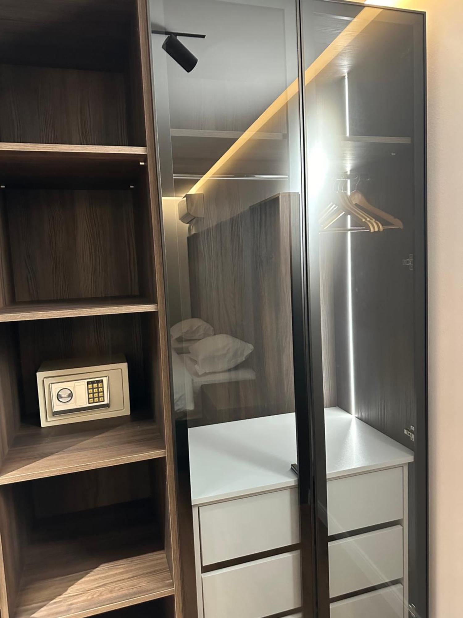 Hotel Europa Prishtina Приштина Экстерьер фото